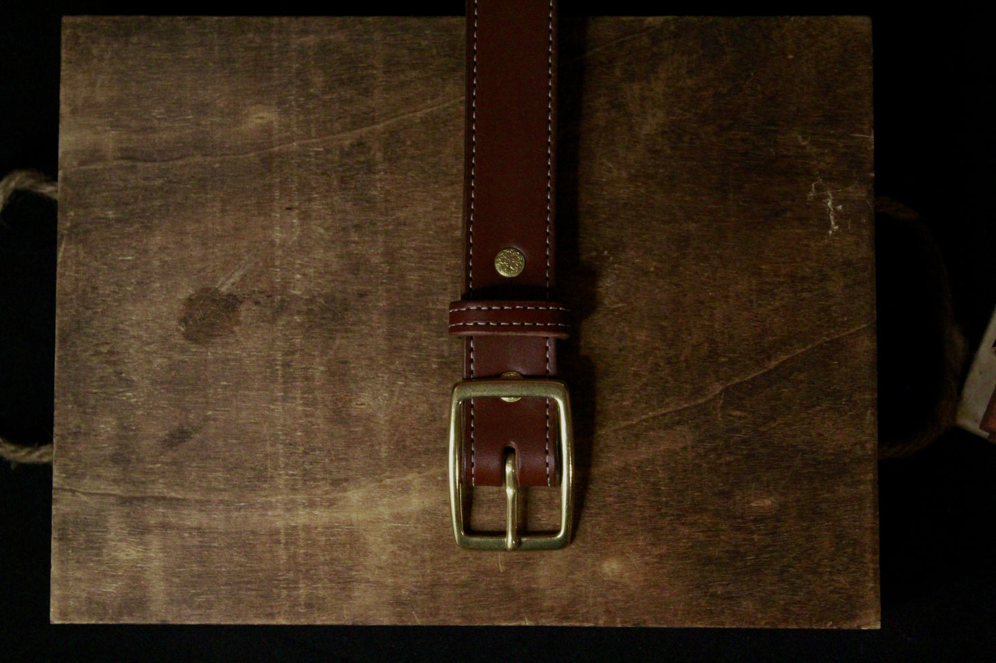 The Presidential mens leather belt , gold, top view