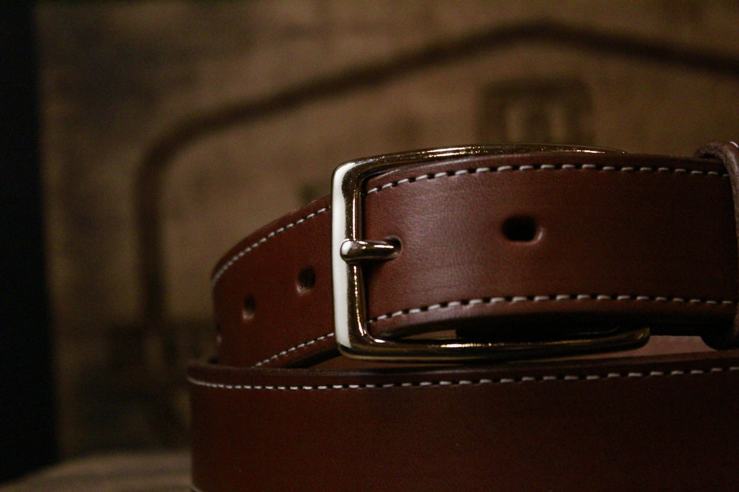 The Presidential mens leather belt , silver, closeup 