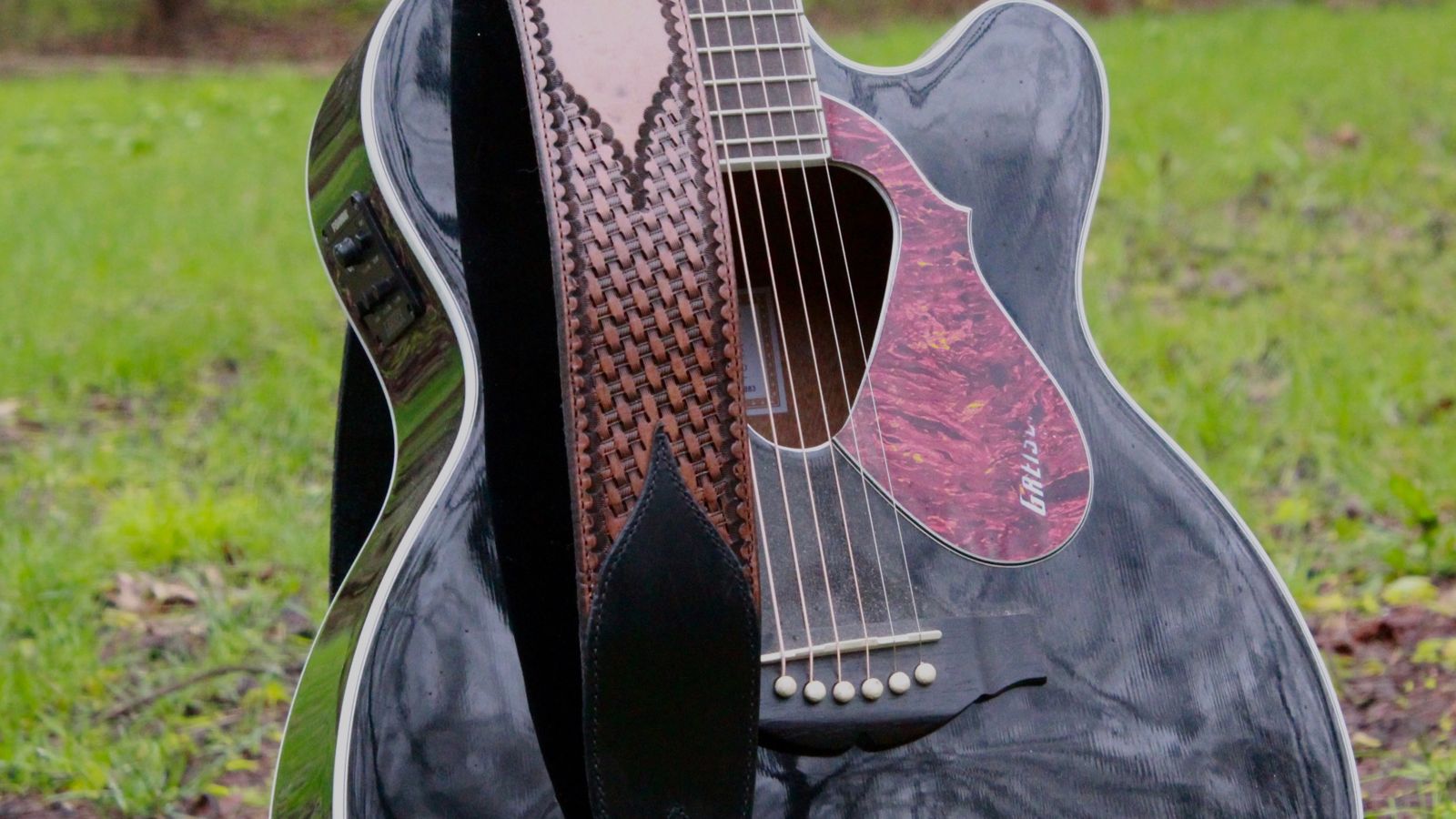 handcrafted leather guitar strap made in the USA. use made leather guitar strap, adjustable leather guitar strap