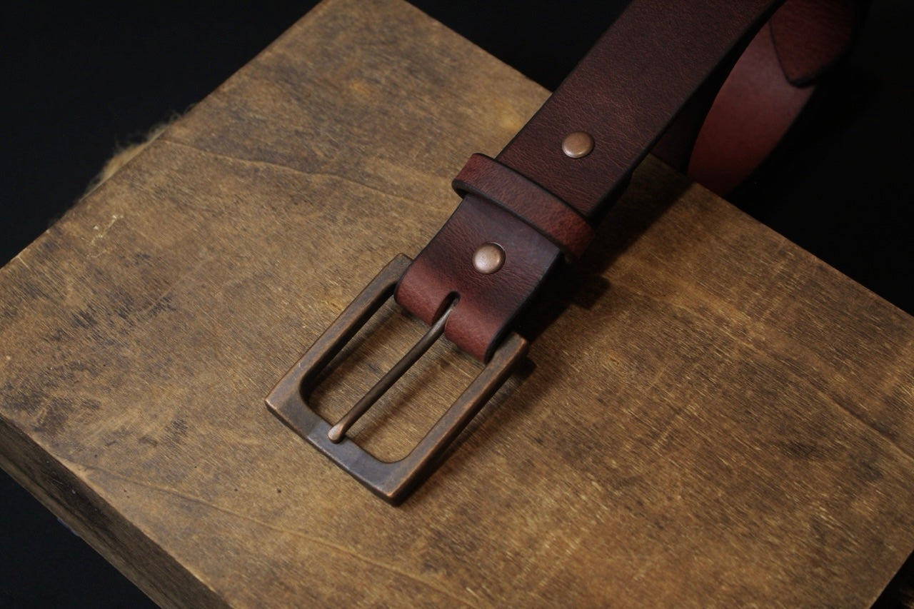 the oxblood mens leather belt, top right view