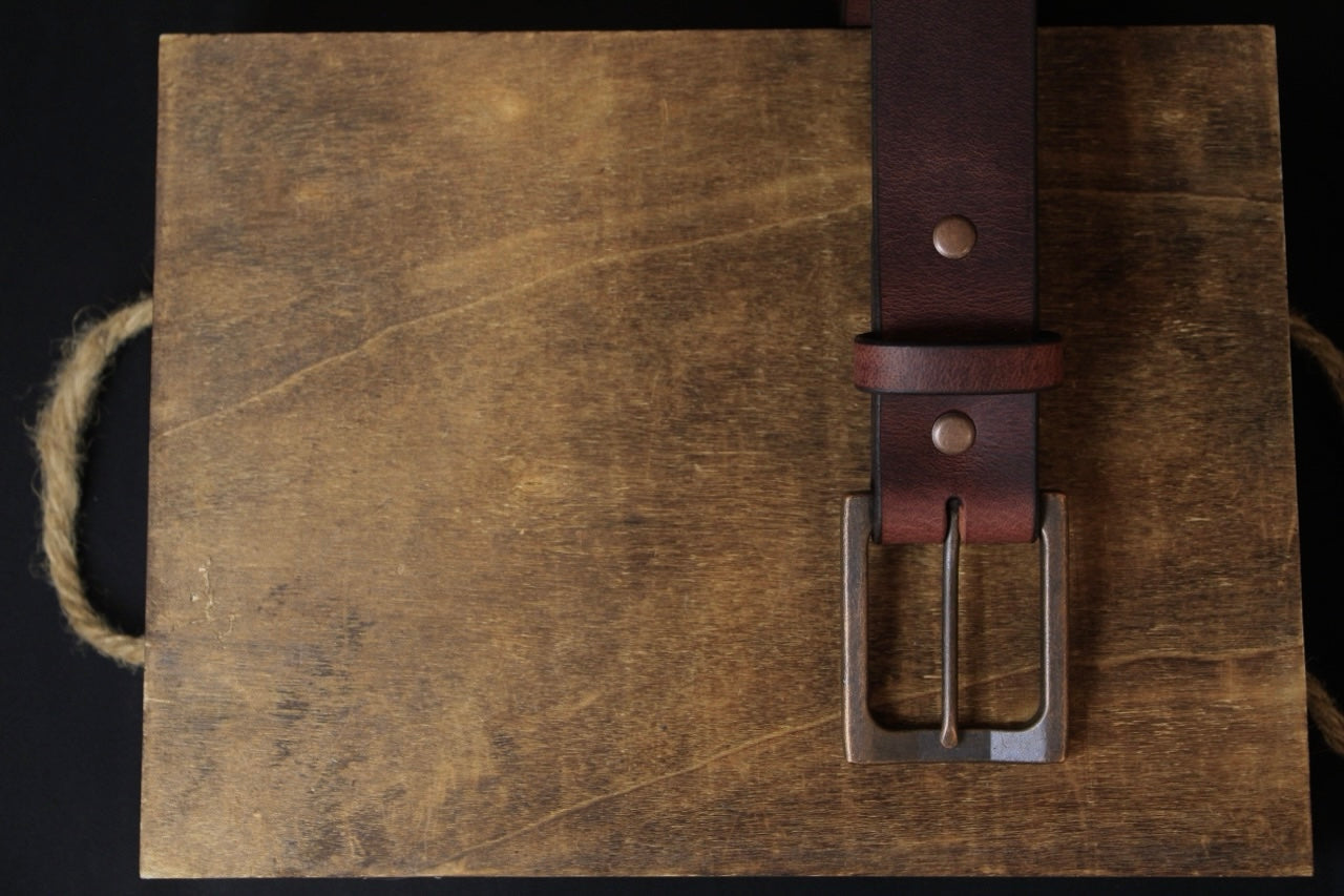 the oxblood mens leather belt, top view